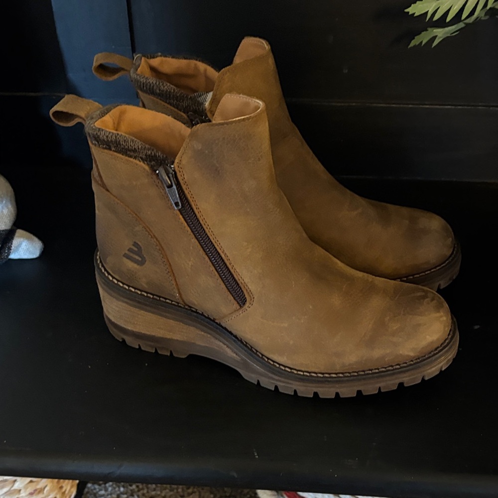 Women's Bullboxer Cognac Leather Wedge Ankle Boots with Side Zipper - Picture 2 of 6